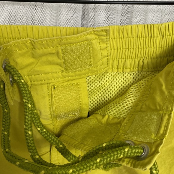 Tommy Bahama short, board, swim, men’s trunks colour chartreuse! Size S - Picture 16 of 17